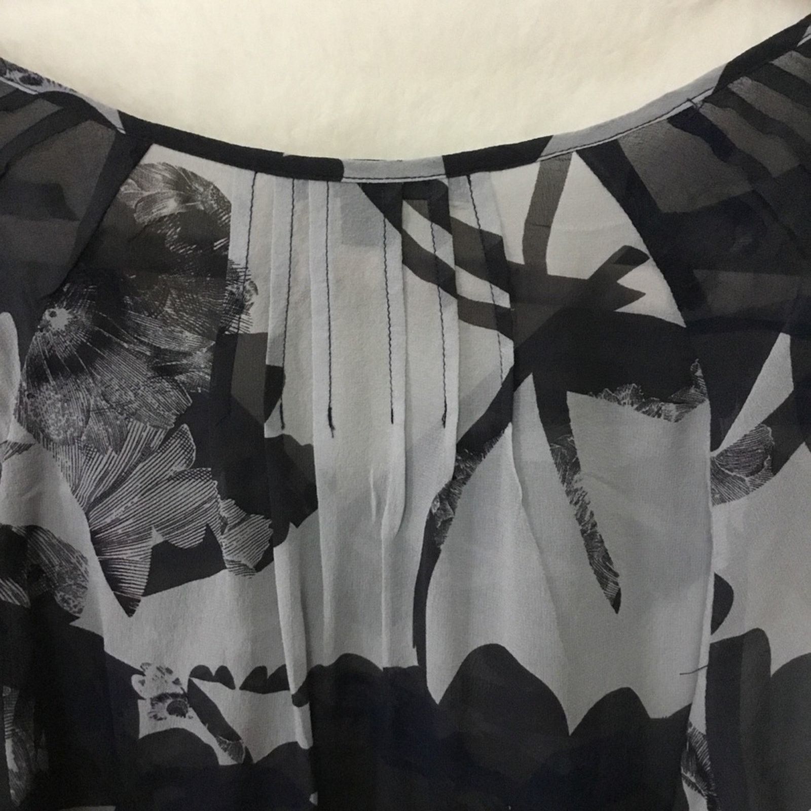 Banana Republic Banana Republic Black Flower Sheer Long Sleeve Size XS / US 0-2 / IT 36-38 - 6 Thumbnail