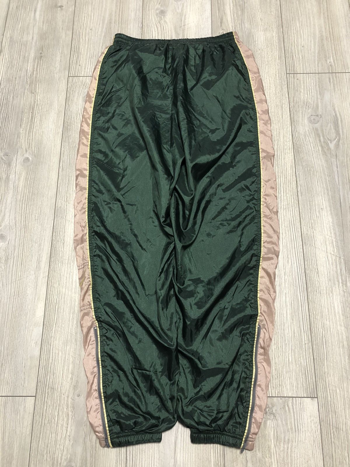 Nike Nike 90s Vintage Nylon Baggy Nylon Drill Track Pants Swoosh Size US 32 / EU 48 - 9 Thumbnail