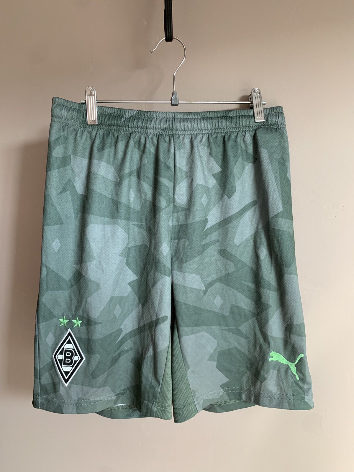 Puma Borussia Mönchengladbach 2020 soccer football shorts puma Size US 30 / EU 46 - 1 Thumbnail