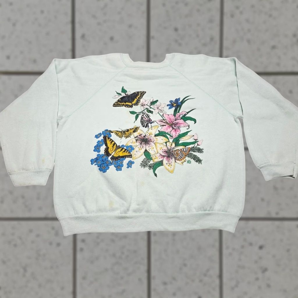 Tultex VINTAGE Sweatshirt Medium Butterfly Flowers Women's 80's Distressed Stained Size Size M / US 6-8 / IT 42-44 - 1 Thumbnail