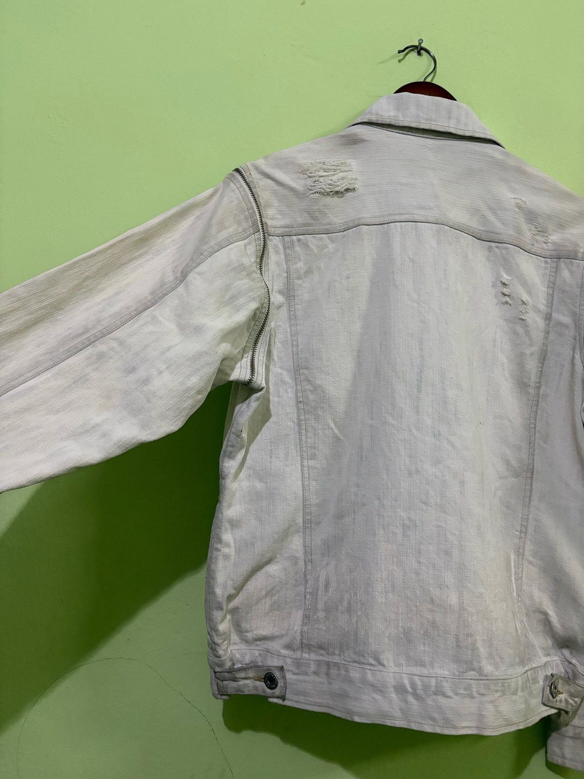 In The Attic × Japanese Brand In the attic Distressed Trucker Jacket Design Size US M / EU 48-50 / 2 - 7 Thumbnail