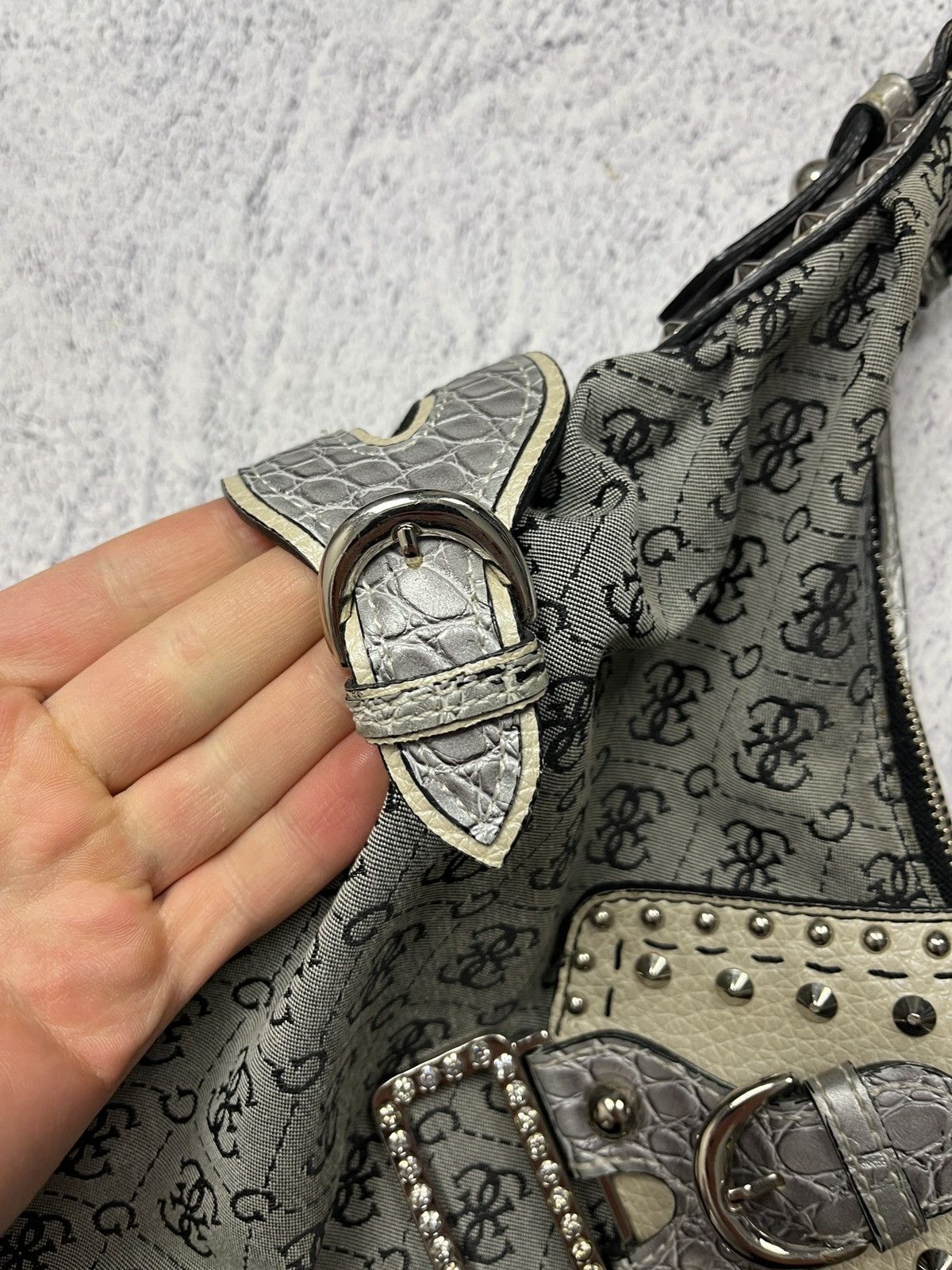Guess Vintage Guess Monogram Y2K Shoulder Bag Hype Streetwear Size ONE SIZE - 10 Thumbnail