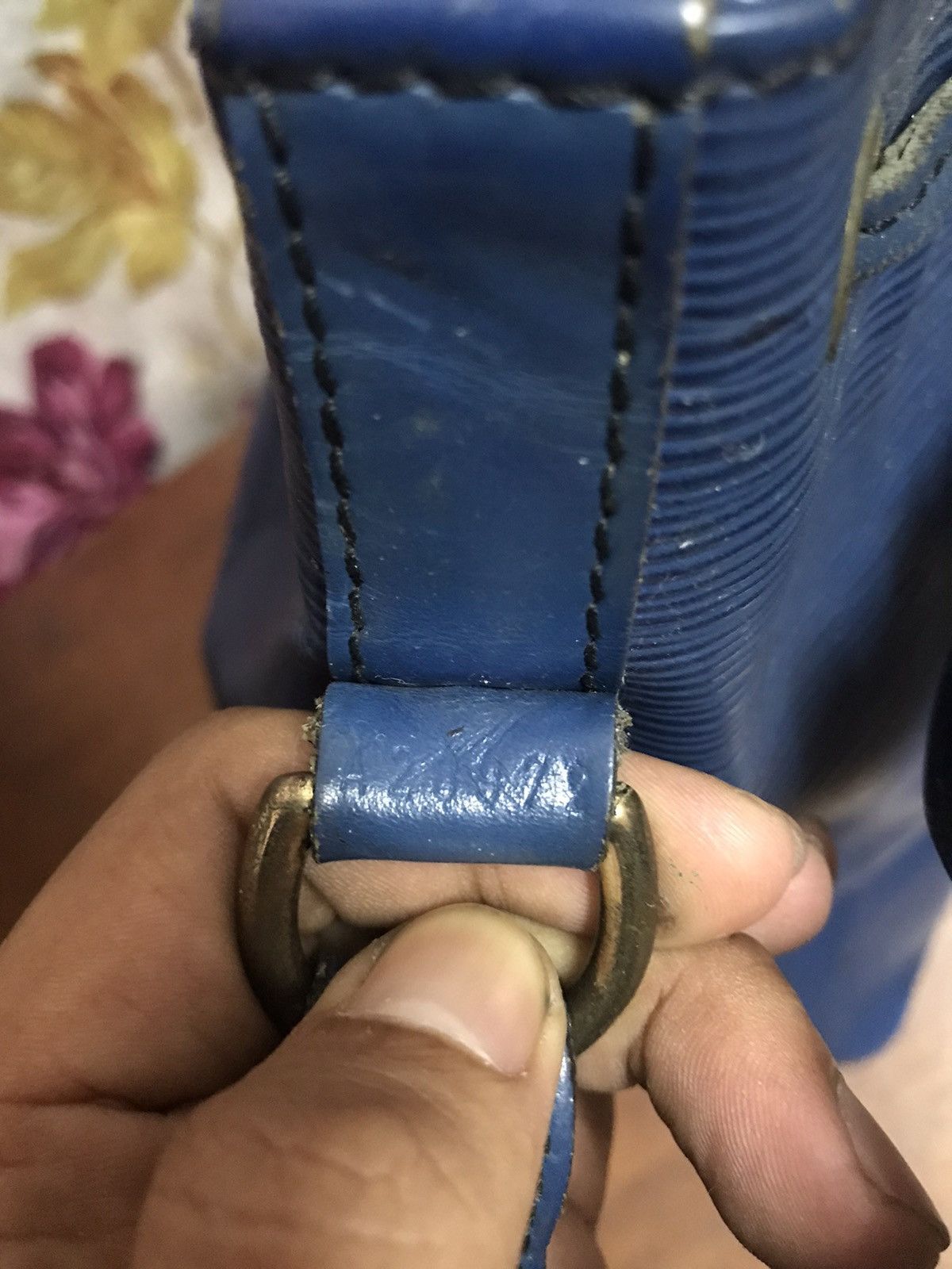 Louis Vuitton Authentic Louis Vuitton Epi Neo Size ONE SIZE - 3 Thumbnail