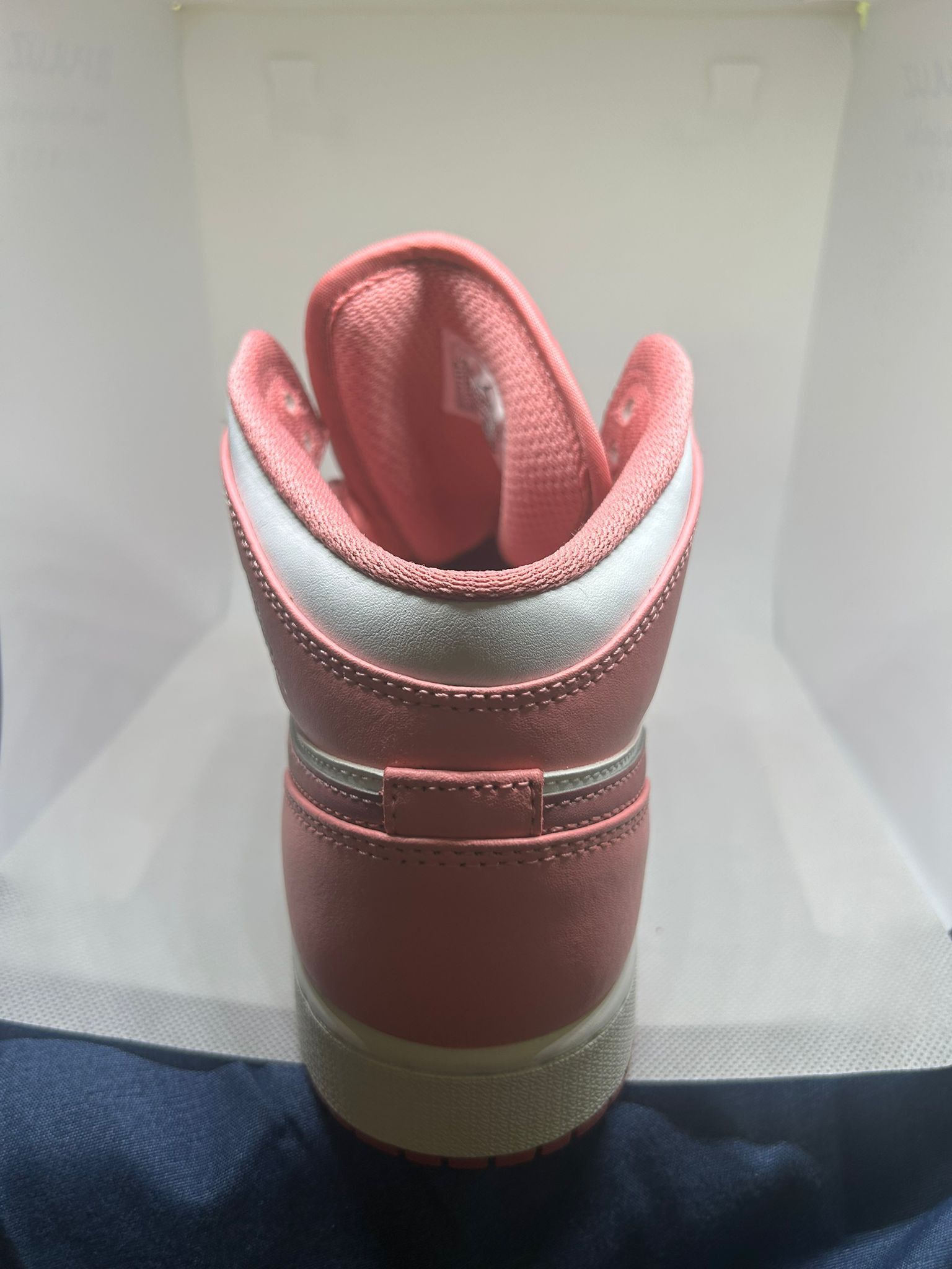 Jordan Brand Nike Air Jordan 1 Mid Valentine's Day 2023 Size US 8.5 / IT 38.5 - 4 Thumbnail