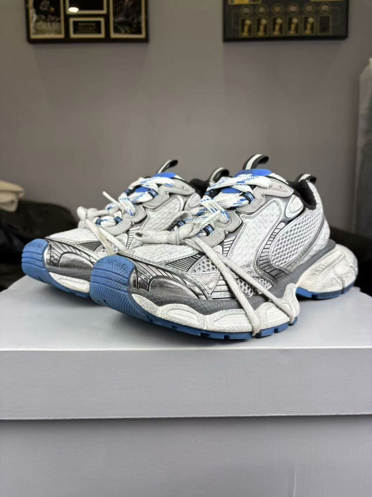 Balenciaga Balenciaga Silver Lowtop Sneakers XXXL Women Size US 8 / IT 38 - 1 Thumbnail