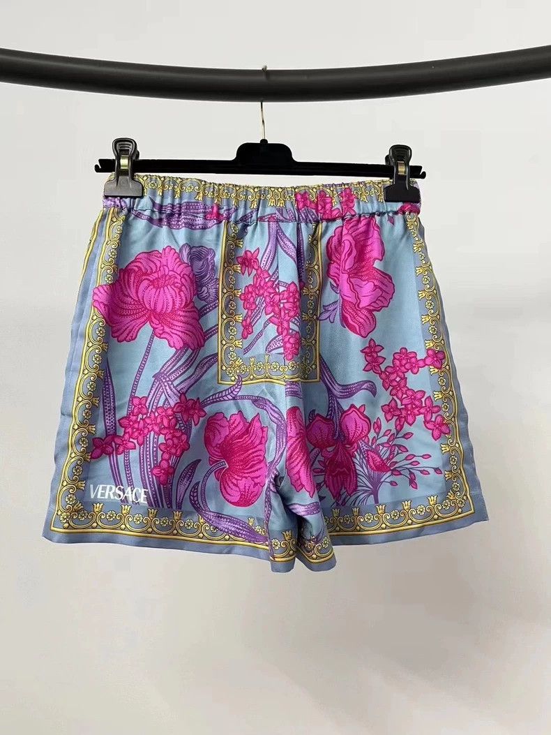 Versace Versace silk print shorts Size US 38 / EU 54 - 2 Thumbnail