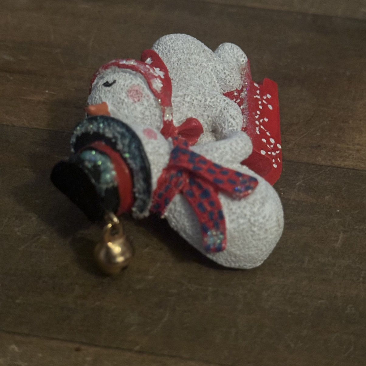 Vintage Vintage resin kissing snowmen brooch Size ONE SIZE - 5 Thumbnail