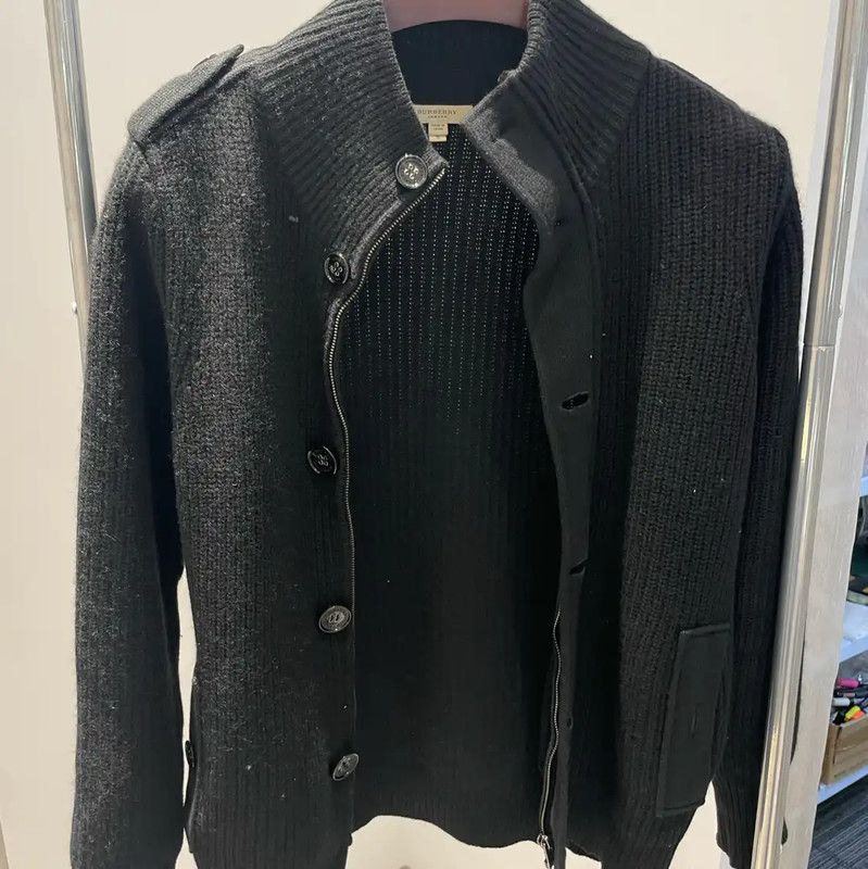 Burberry Burberry Black Cashmere Long Sleeve Knit Sweater Size S / US 4 / IT 40 - 1 Thumbnail