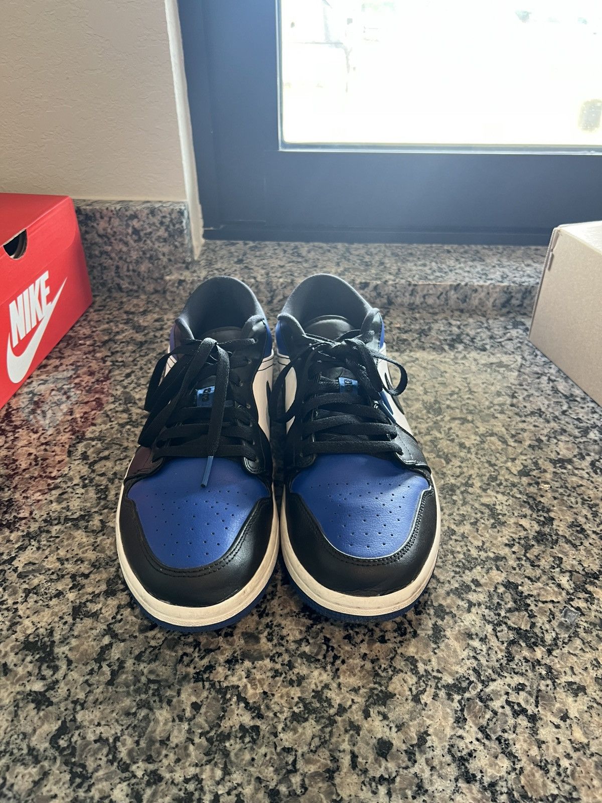 Jordan Brand 2019 Air Jordan 1 Low 'Royal Toe' Size US 11 / EU 44 - 5 Thumbnail