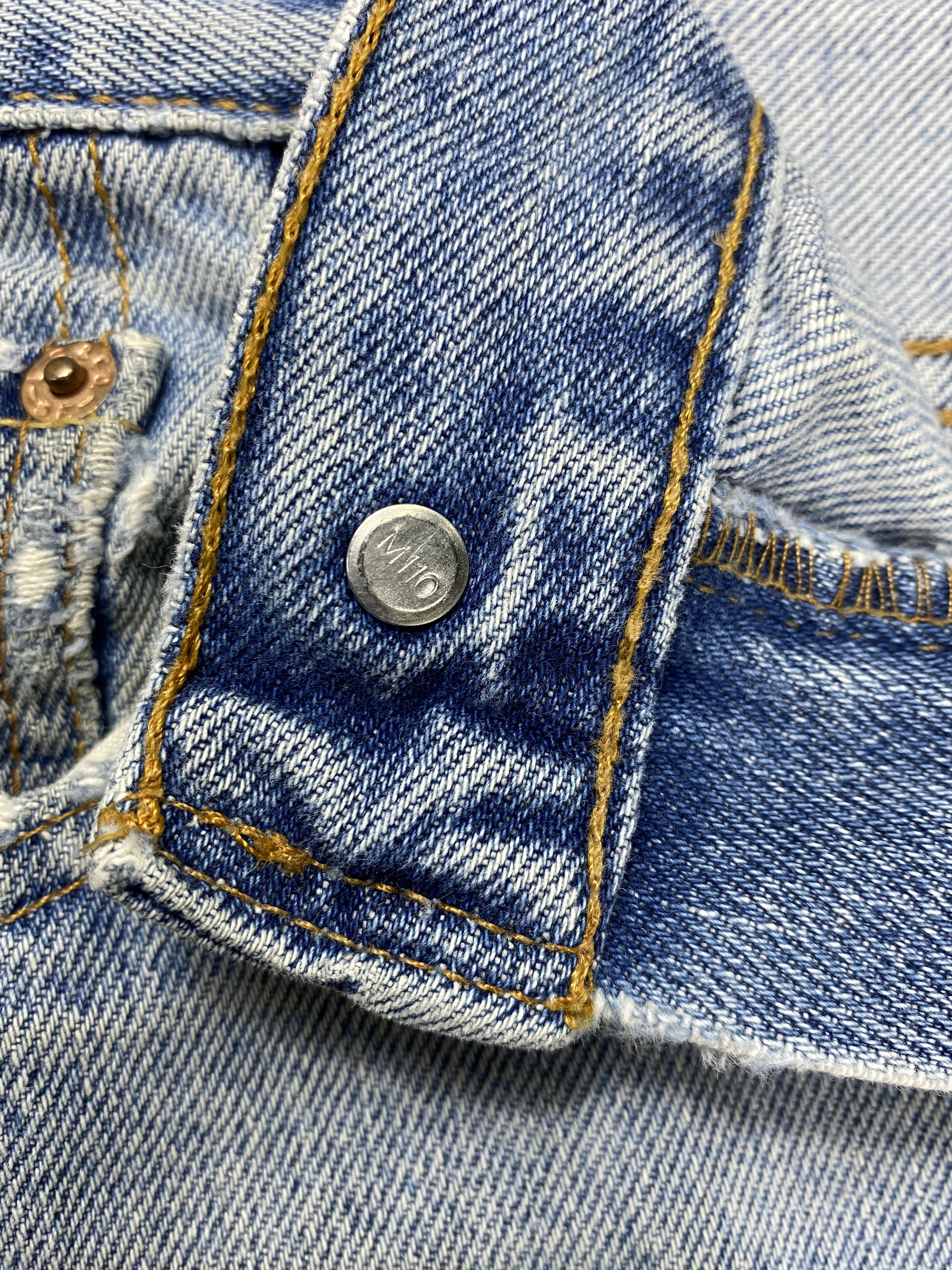 Levi's Dirty Light Blue Vintage Levi's 550 33x26.5 Denim -JN2171 Size US 33 - 7 Thumbnail