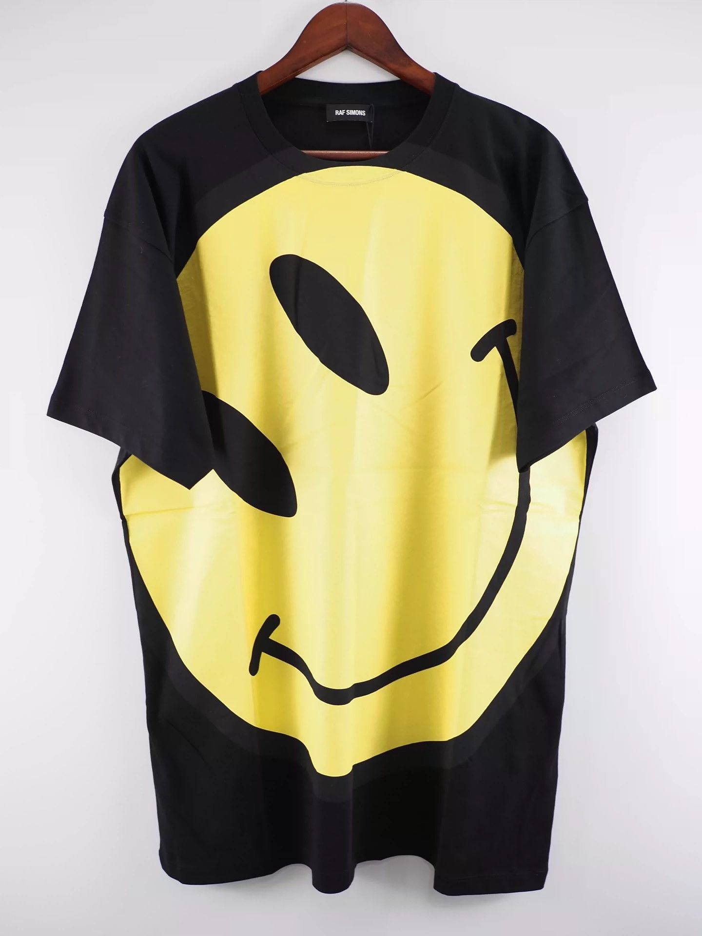 Raf Simons Raf Simons 20SS Black Smiling Short Sleeve -DMC Size US XS / EU 42 / 0 - 1 Thumbnail