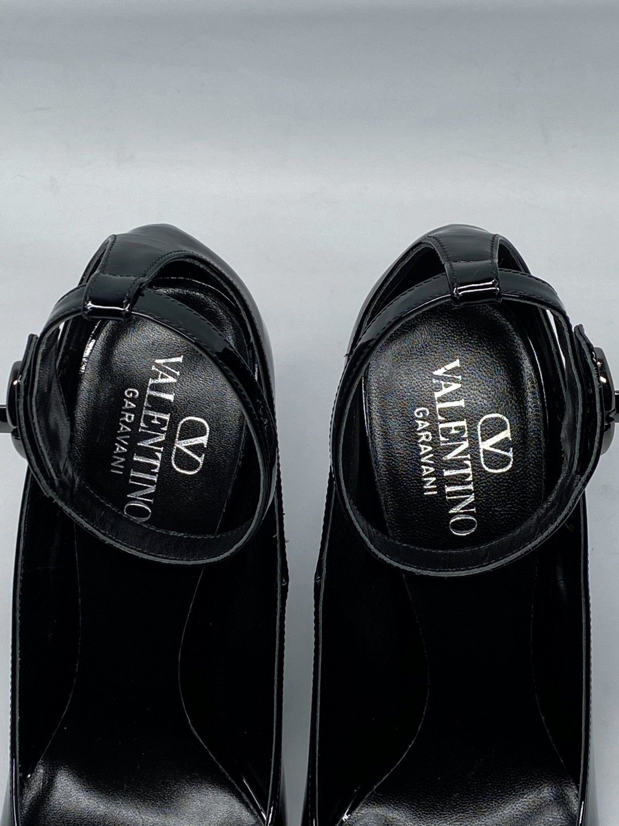 Valentino Valentino Garavani V Logo 105 Lockette Wedge Pump size 39 Size US 9 / IT 39 - 13 Thumbnail