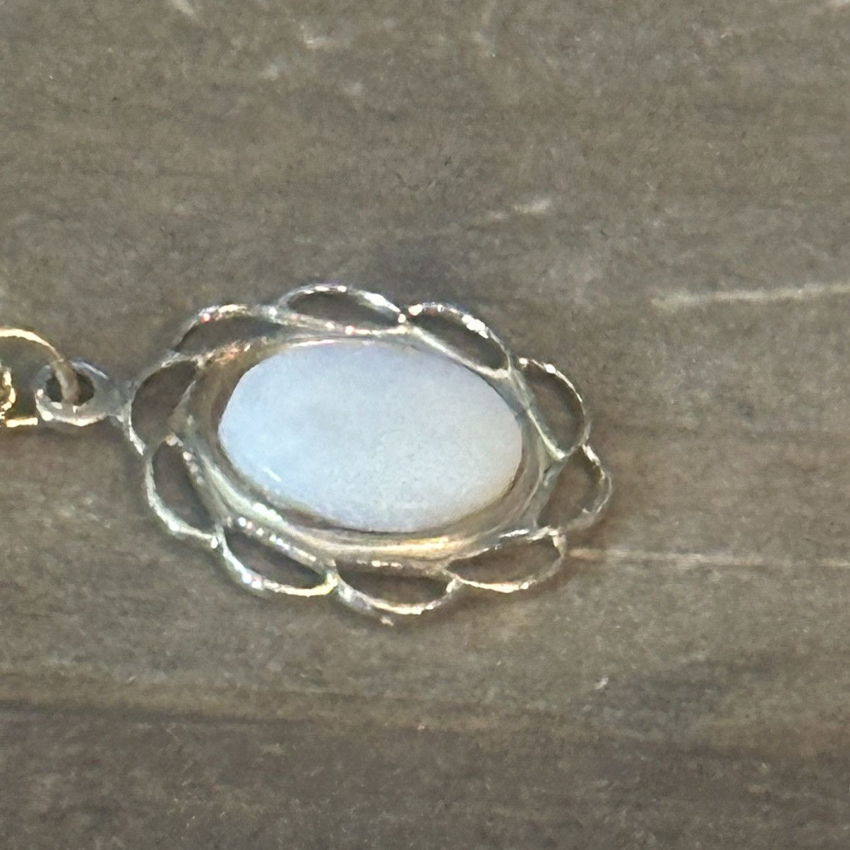Vintage Vintage dainty gold oval mother of pearl pendant necklace Size ONE SIZE - 4 Thumbnail