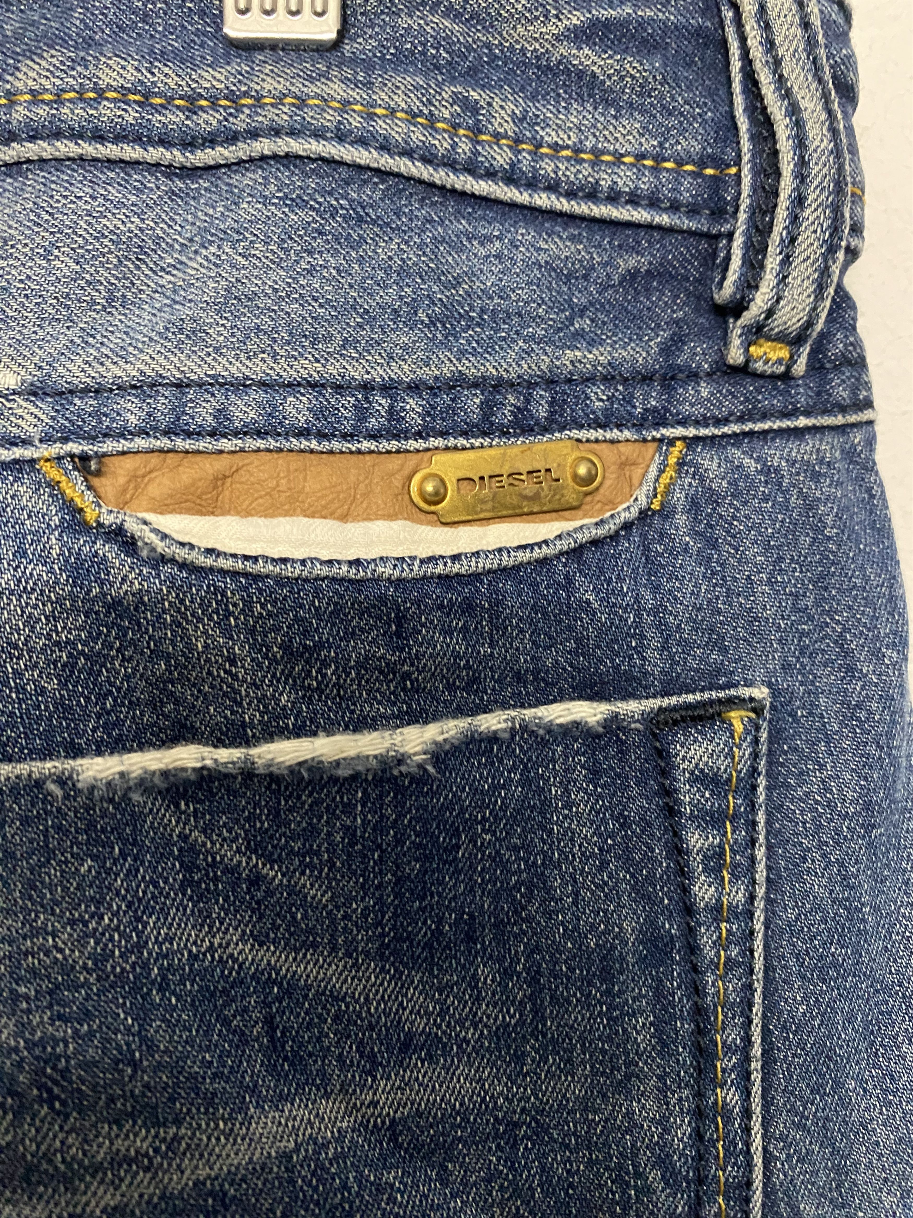 Diesel DIESEL BRAVEFORT 0801M Comfort Carrot Distressed Jeans Size US 34 / EU 50 - 13 Thumbnail