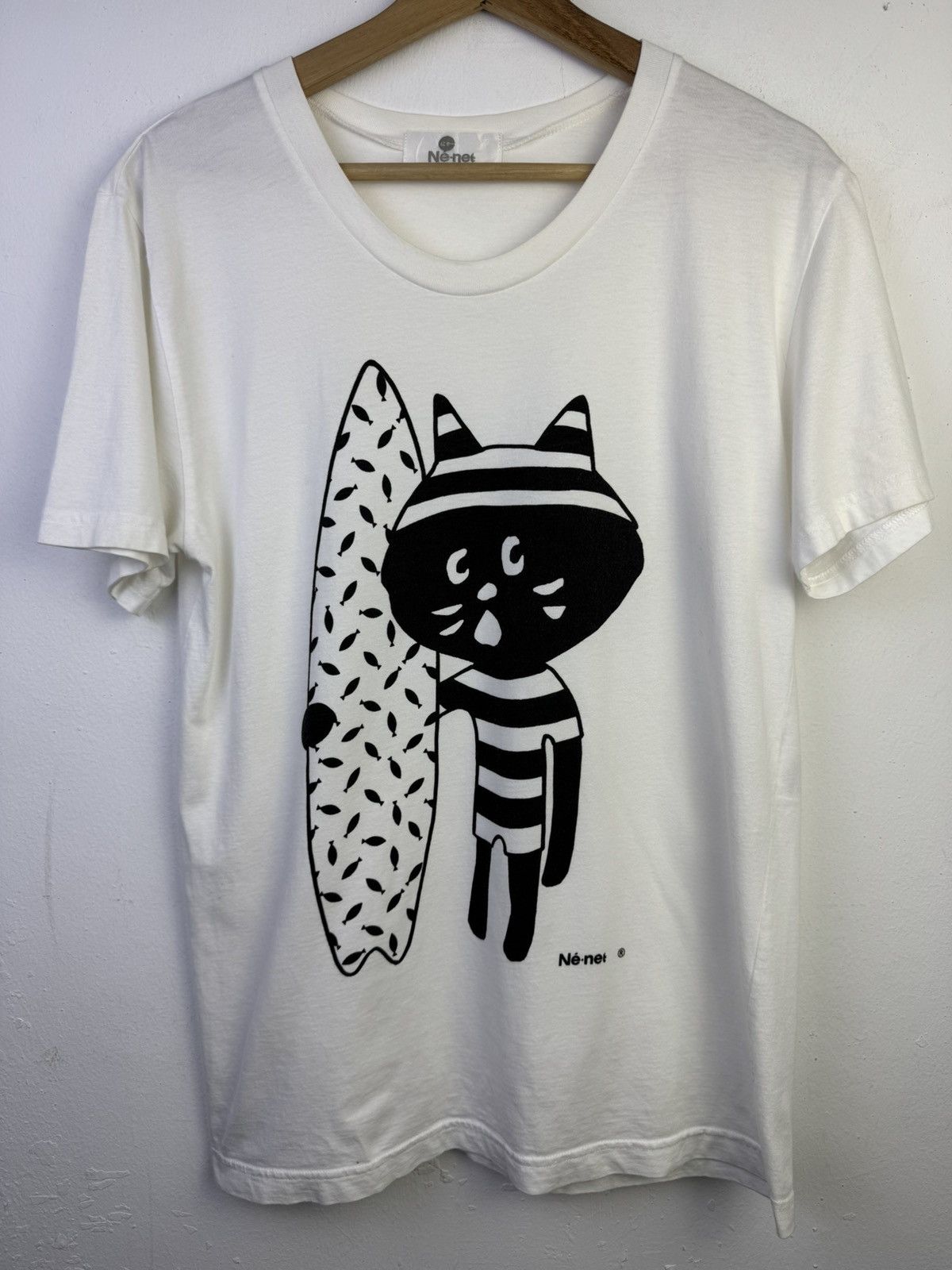 Ne-Net Ne-net by Issey Miyake T-shirt of a cat holding a surfboard Size US M / EU 48-50 / 2 - 1 Thumbnail