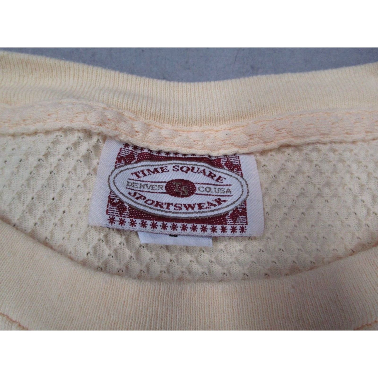 Vintage VINTAGE Maui Shirt Women Large Yellow Time Square Sportswear Textured Fabric Size ONE SIZE - 2 Thumbnail