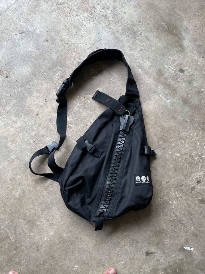 Japanese Brand 2000s Duff Tactical Crossbody Bag Big Zipper Size ONE SIZE - 1 Thumbnail