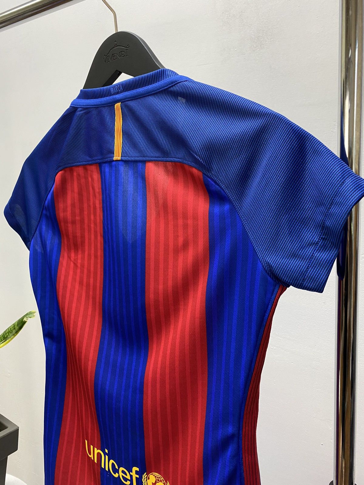 Nike Women's FC BARCELONA NIKE 2016 2017 HOME FOOTBALL Size S / US 4 / IT 40 - 15 Thumbnail