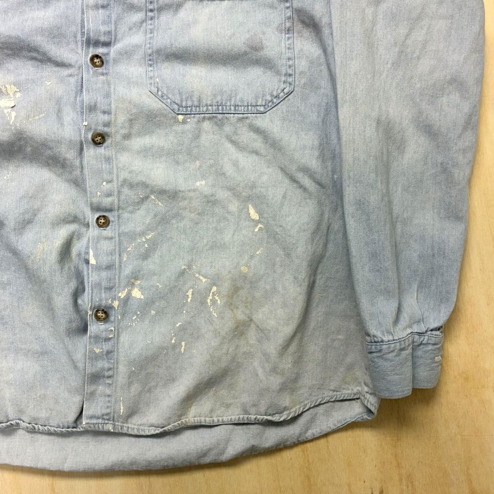 Vintage Vintage Looney Tunes Mens Large Blue Chambray Long Sleeve Button-Up Distressed Size US L / EU 52-54 / 3 - 5 Thumbnail