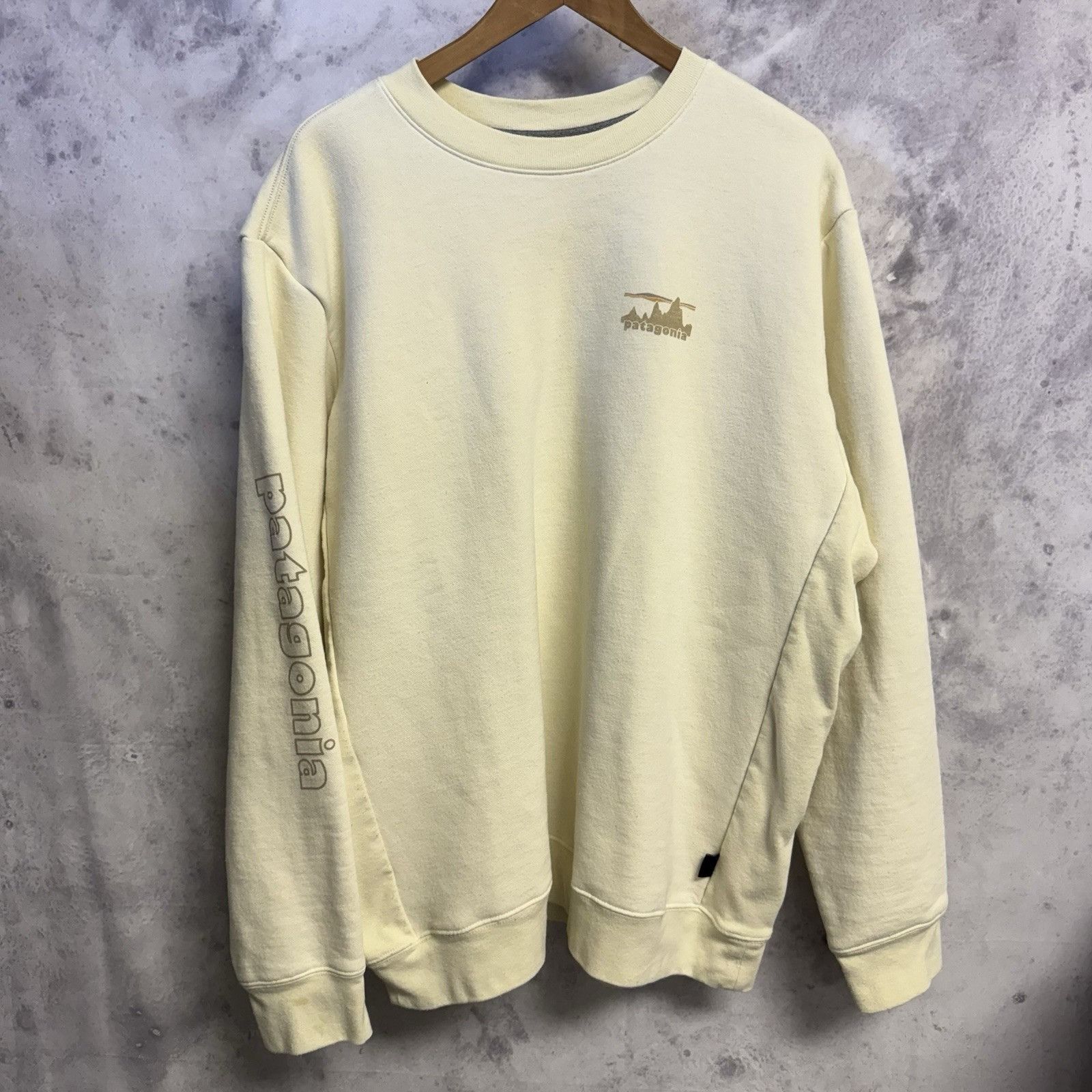 Patagonia Patagonia Sweatshirt Mens XL Womens XXL Cream Crew Neck 26x2 Size US XL / EU 56 / 4 - 2 Thumbnail