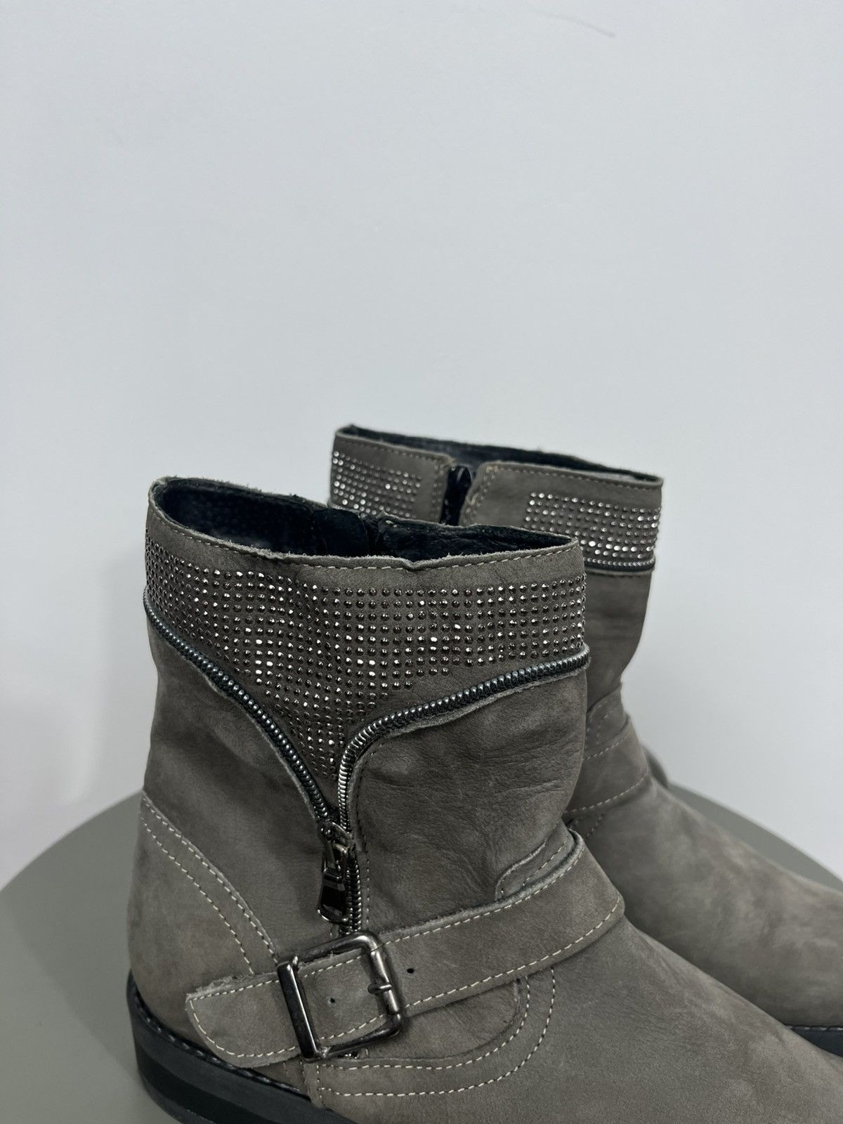 Vintage Women’s Suede Ankle Boots Zip Buckle Studded Gray Size EU 40 Size US 9.5 / IT 39.5 - 4 Thumbnail
