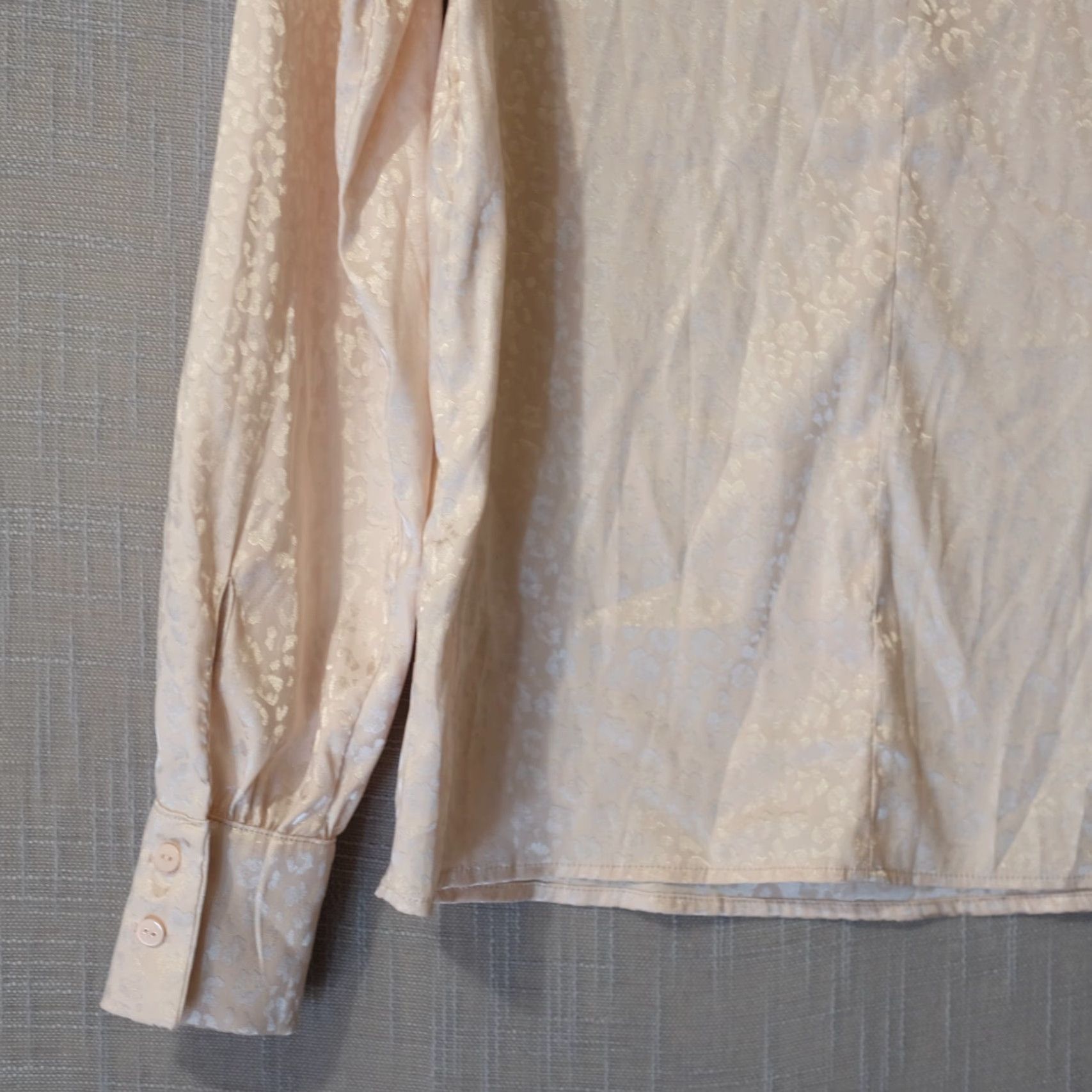 Vintage Sincerely Jules Animal Print Silky Top Pale Pink Lightweight Womens M Blouse Shirt Puff Sleeve Crew Neck Satin Polyester/Spandex Vintage No Size M / US 6-8 / IT 42-44 - 7 Thumbnail