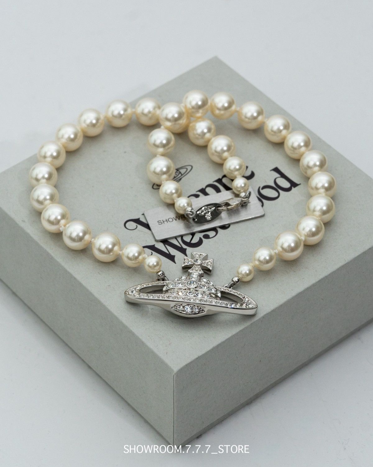 Vivienne Westwood Vivienne Westwood One-Row Pearl Bas Relief Choker Size ONE SIZE - 2 Thumbnail