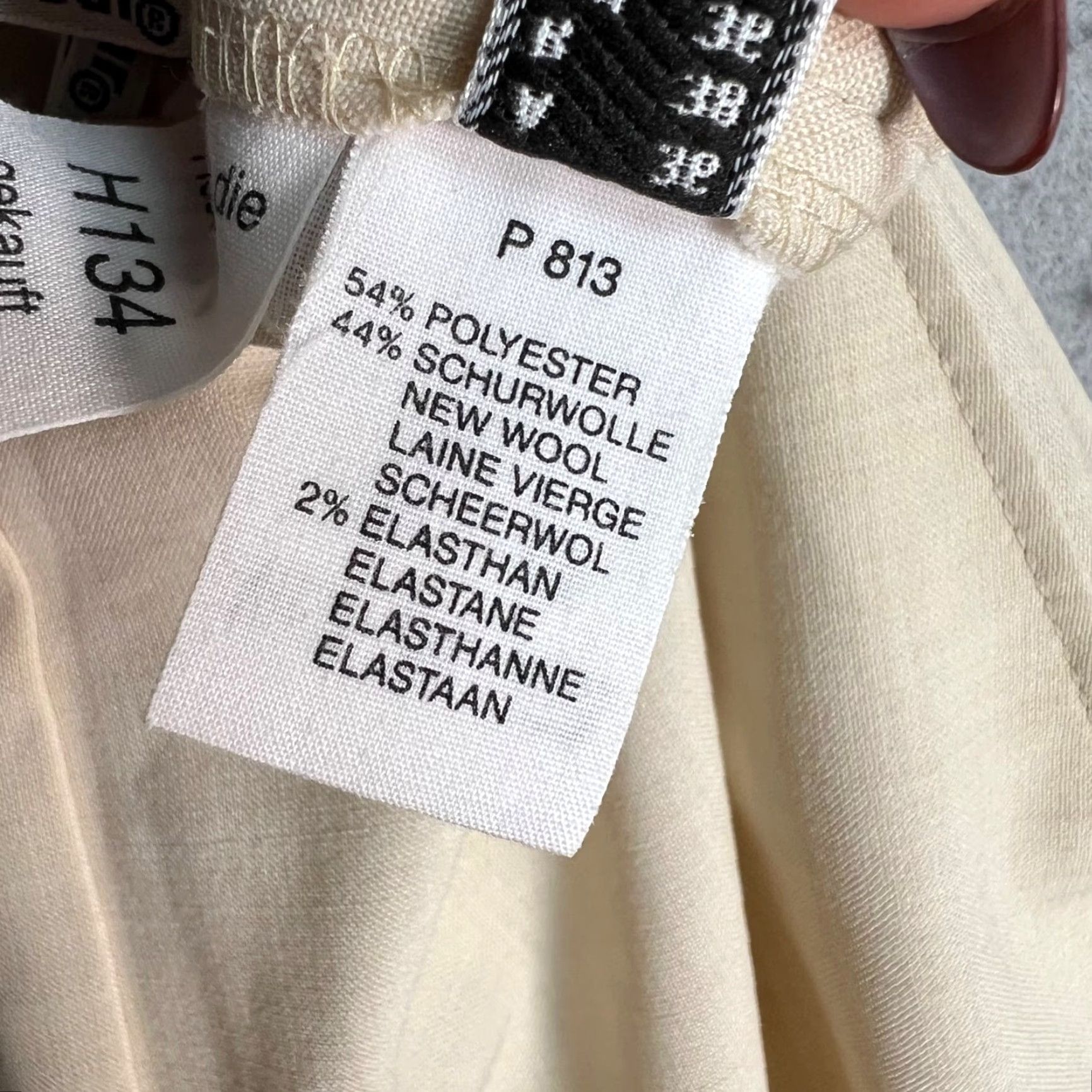 Vintage VINTAGE GARDEUR Womens Bermuda Shorts Chino Wool Blend Beige Size 10 UK Pleated High Rise 9 in Inseam Women's Shorts Mens? Size 32" / US 10 / IT 46 - 6 Thumbnail