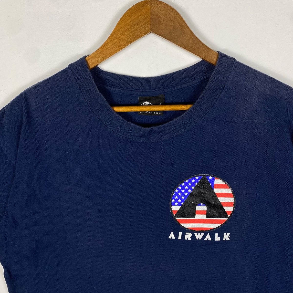 Airwalk Vintage 90's AIRWALK Big Logo Faded Skate Streetwear Tee Size US L / EU 52-54 / 3 - 4 Thumbnail