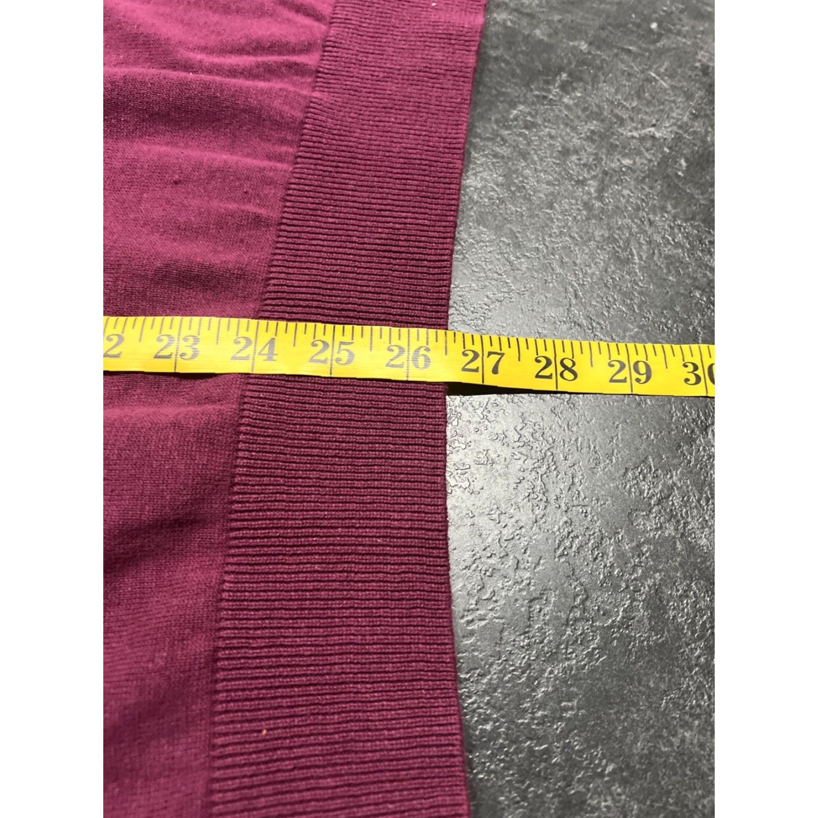 Vintage Alan Flusser Mens Sweater Vest Solid Maroon V-Neck Sleeveless Cotton M Regular All Seasons Lightweight Casual Workwear Modern Classic Size US M / EU 48-50 / 2 - 4 Thumbnail