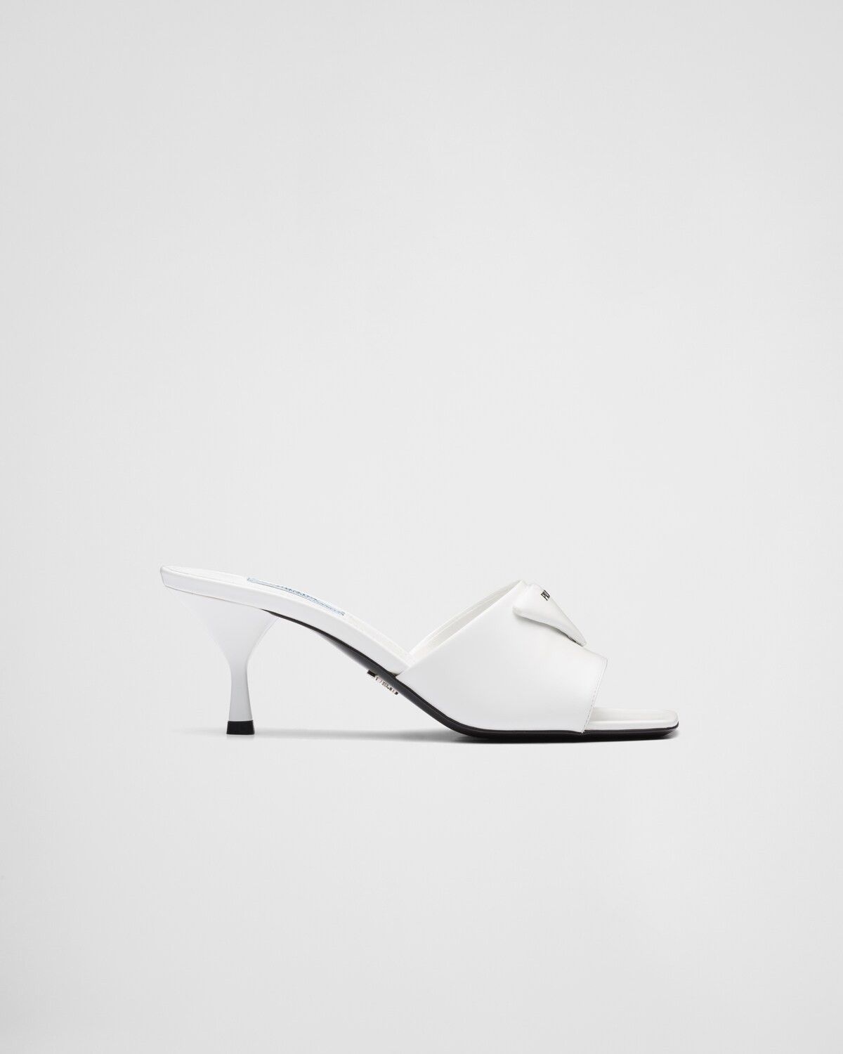 oc11z0625 Brushed Leather Heeled Slides Sandals in White