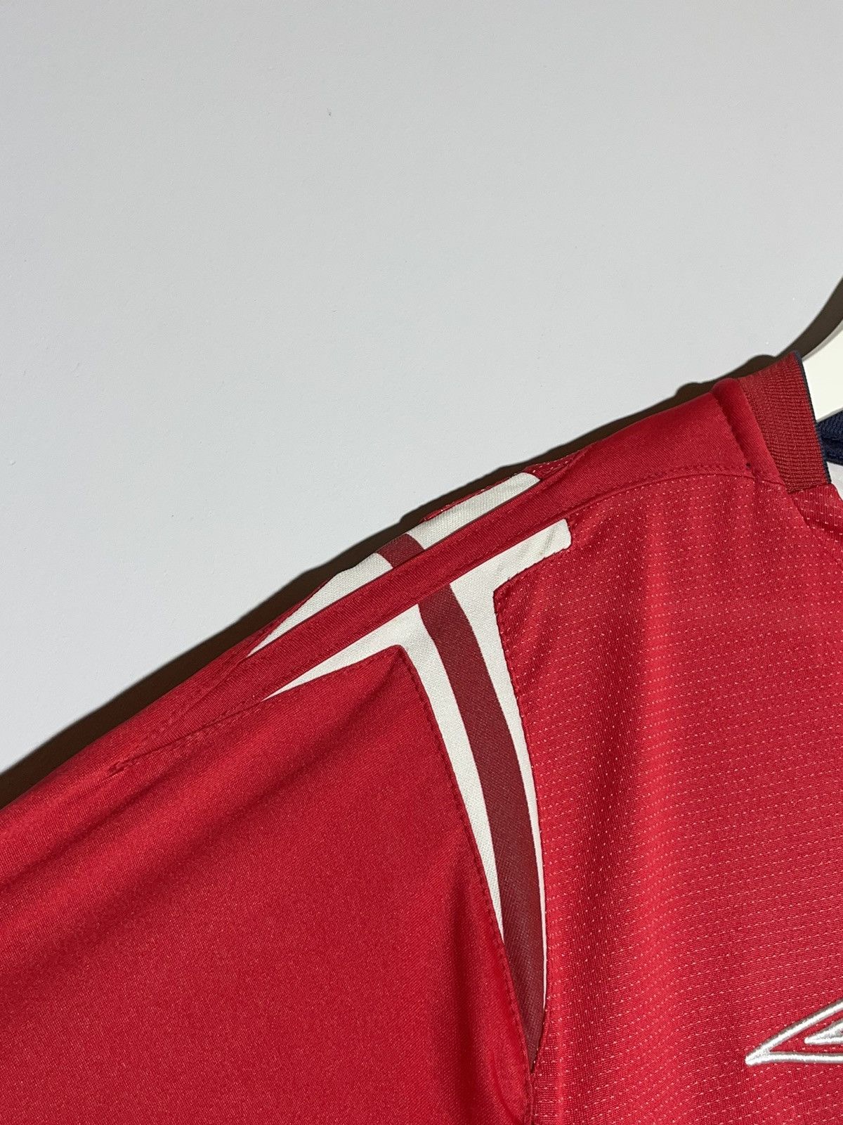 Umbro × Vintage England Umbro Vintage 2004 Away Football Long Sleeve Size US L / EU 52-54 / 3 - 5 Thumbnail
