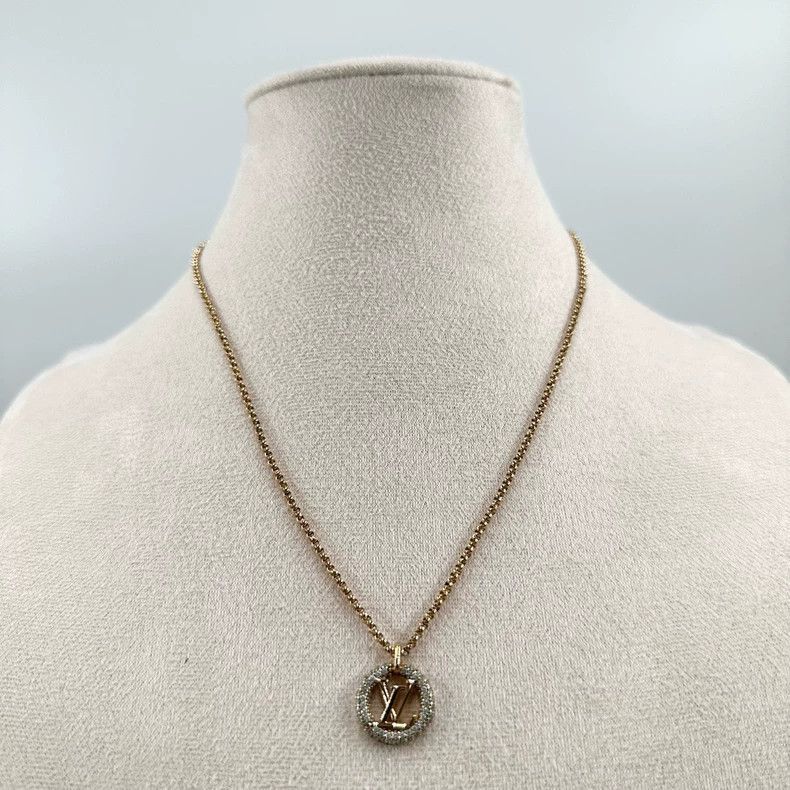 Louis Vuitton Louis Vuitton Gold Circle Logo Necklace -2505 Size ONE SIZE - 2 Thumbnail