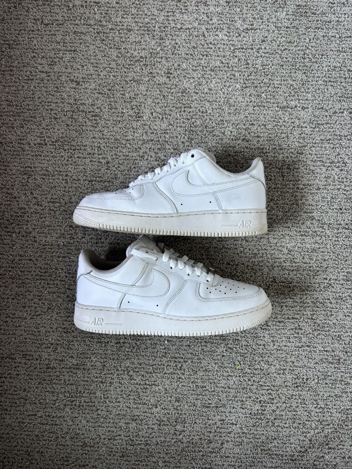 Nike Nike Air Force One Size US 9 / EU 42 - 2 Thumbnail