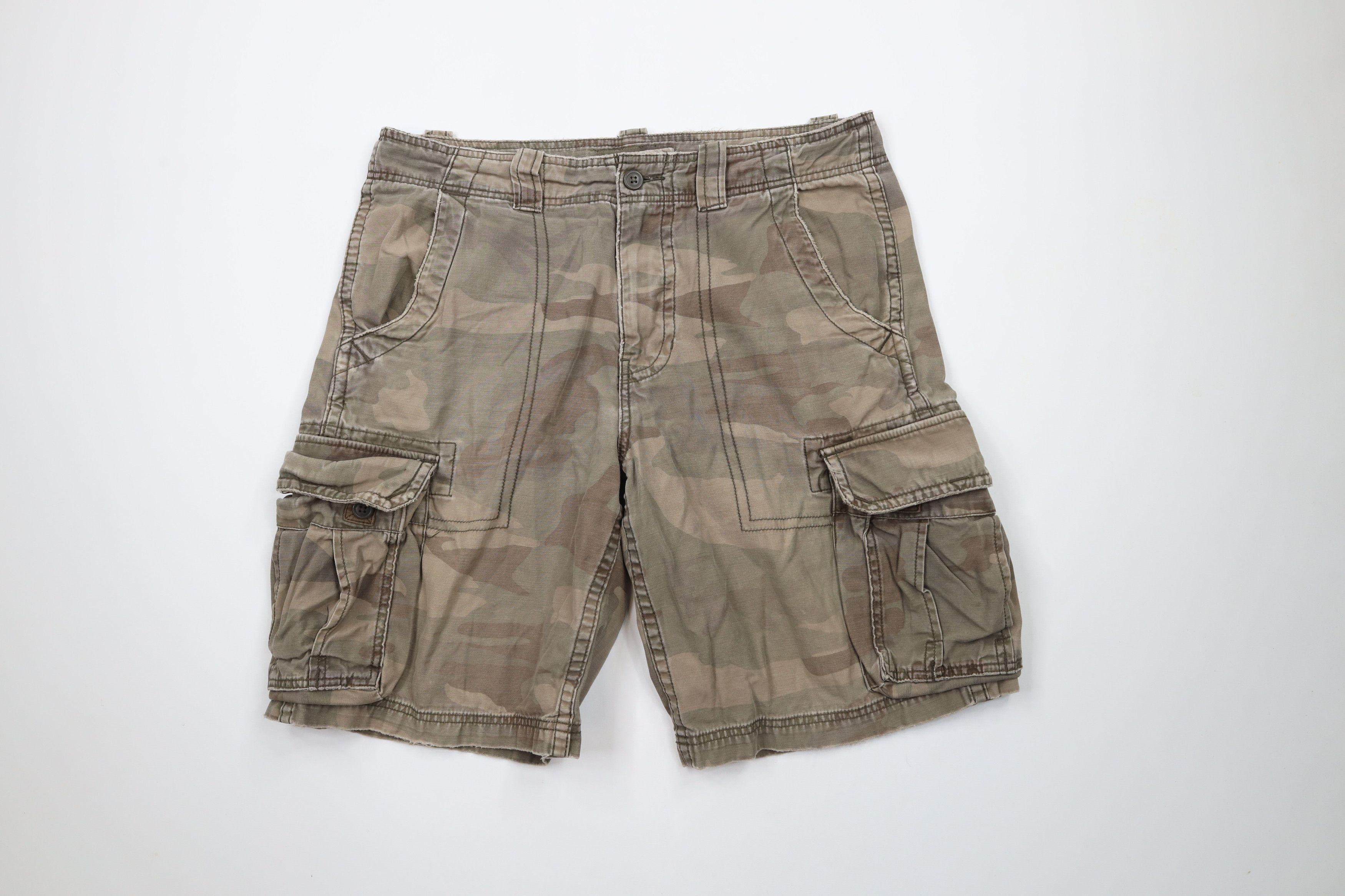 Vintage Vintage 90s Streetwear Heavyweight Camouflage Cargo Shorts Size US 32 / EU 48 - 1 Thumbnail