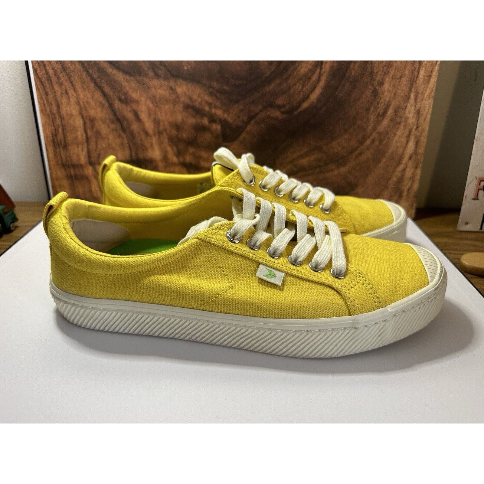 Other Cariuma OCA Low Shoes Womens 10 Mens 8.5 Yellow Uni Sneakers Size US 10 / IT 40 - 2 Thumbnail