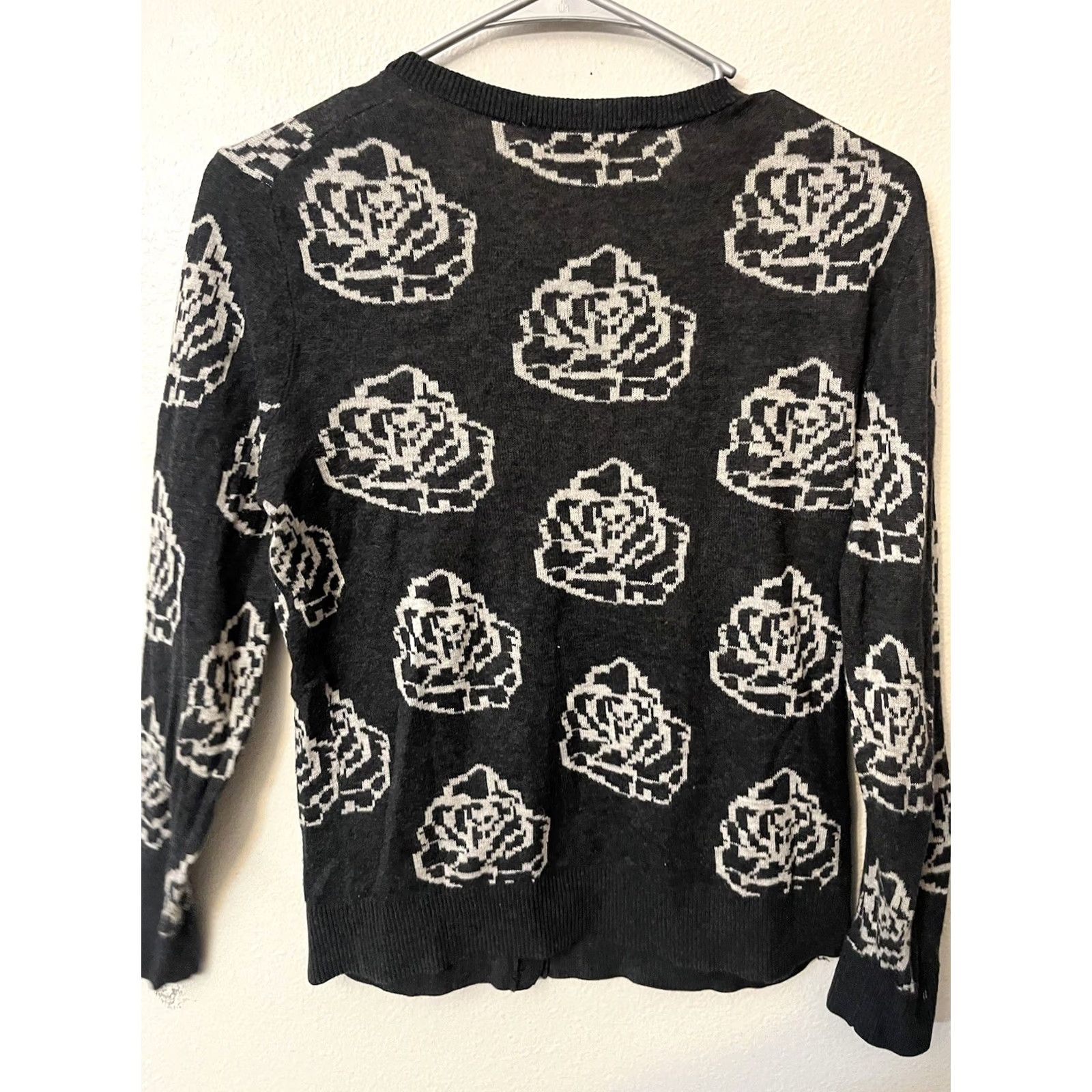 Loft VINTAGE Loft Sweater Womens XS Gray Floral Cardigan Button Up Round Neck Knit 100% Cotton Womens Cardigan Xs Gray Floral Loft Shirt Size XS / US 0-2 / IT 36-38 - 2 Thumbnail