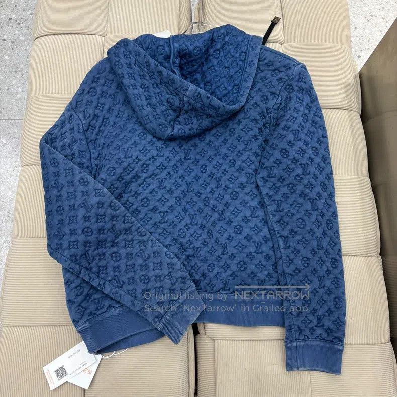 Louis Vuitton Louis Vuitton Blue cotton hooded zippered jacket embossed Size US XS / EU 42 / 0 - 2 Thumbnail