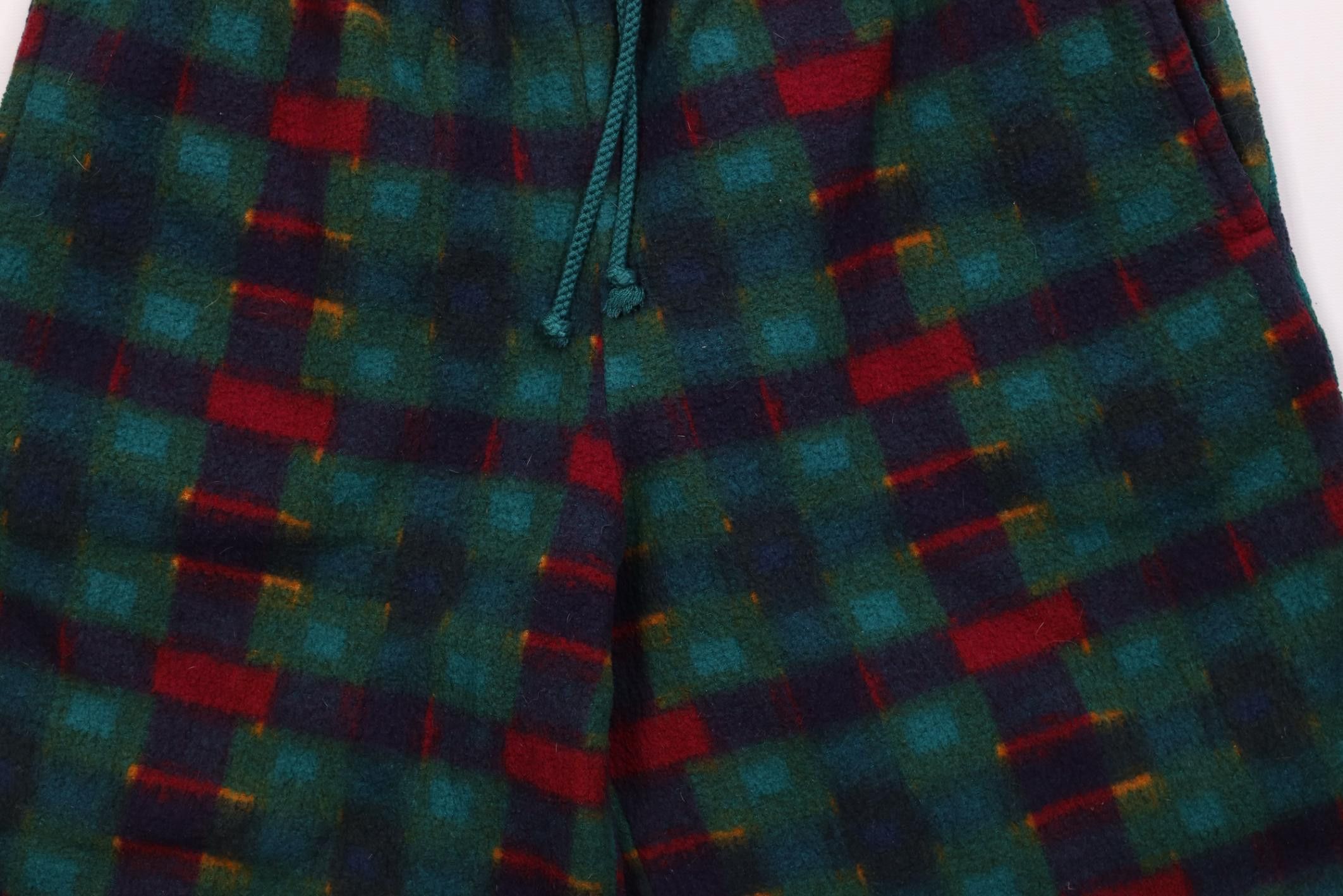 Vintage Vintage 90s Streetwear Rainbow Plaid Fleece Shorts Polyester Size US 32 / EU 48 - 3 Thumbnail