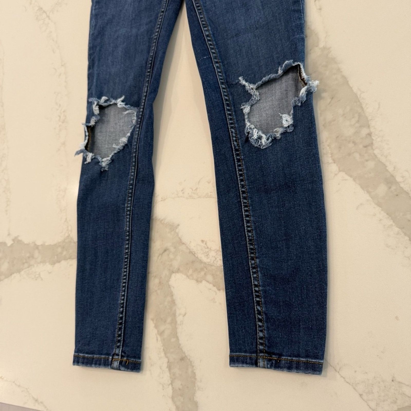 Free People Free People Busted Knee High Waisted Skinny Jeans Women’s 26 Size 26" / US 2 / IT 38 - 6 Thumbnail