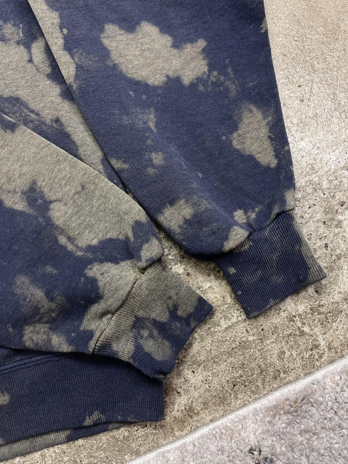 Native × Vintage CUTE DOGS EMBROIDERED CUSTOM BLEACHED SWEATSHIRT - № 1293 Size US L / EU 52-54 / 3 - 5 Thumbnail