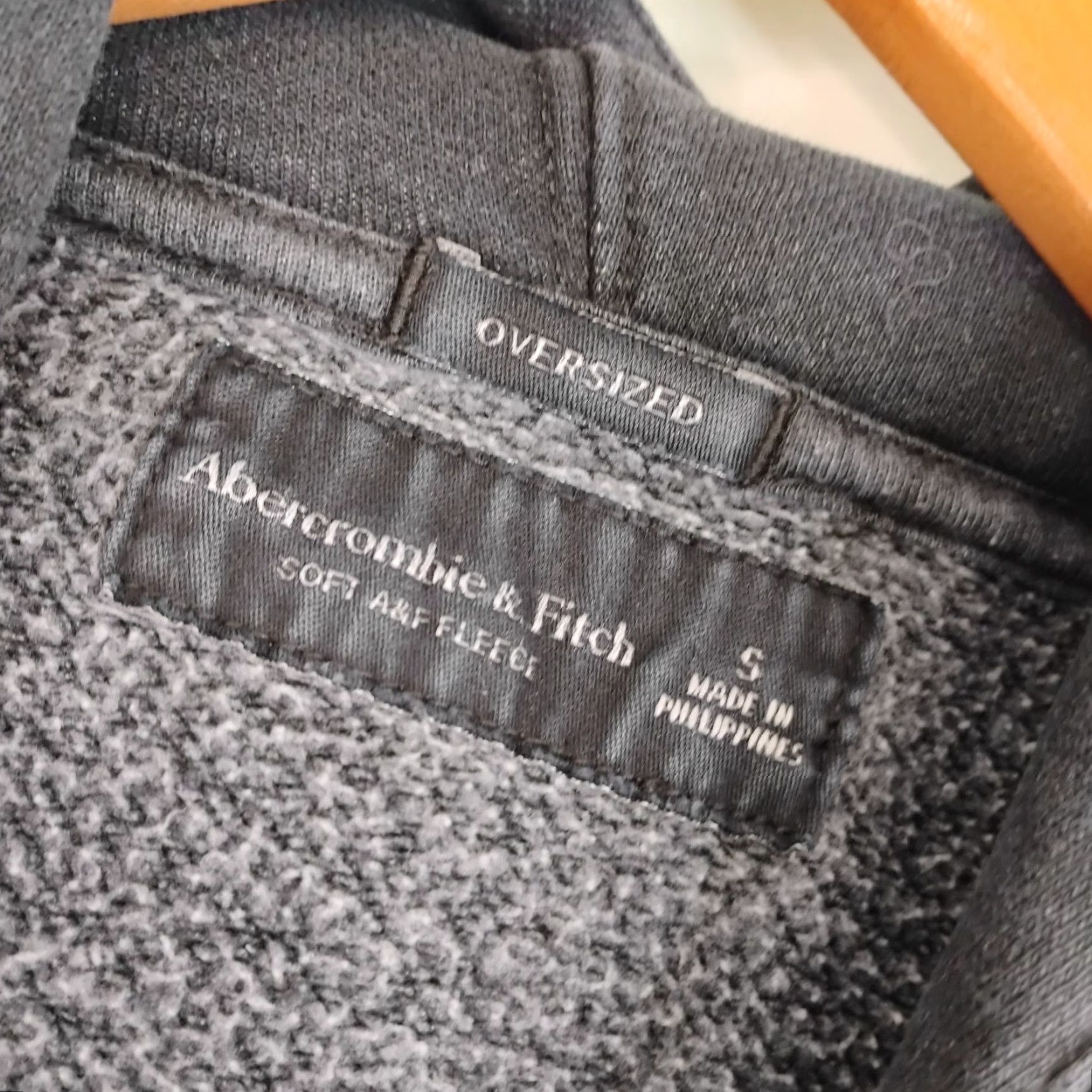 Abercrombie & Fitch VINTAGE Abercrombie & Fitch Oversized Hoodie Small Black Distressed NY Spellout Unisex Adults Pullover Long Sleeve Regular Fleece Size US S / EU 44-46 / 1 - 7 Thumbnail