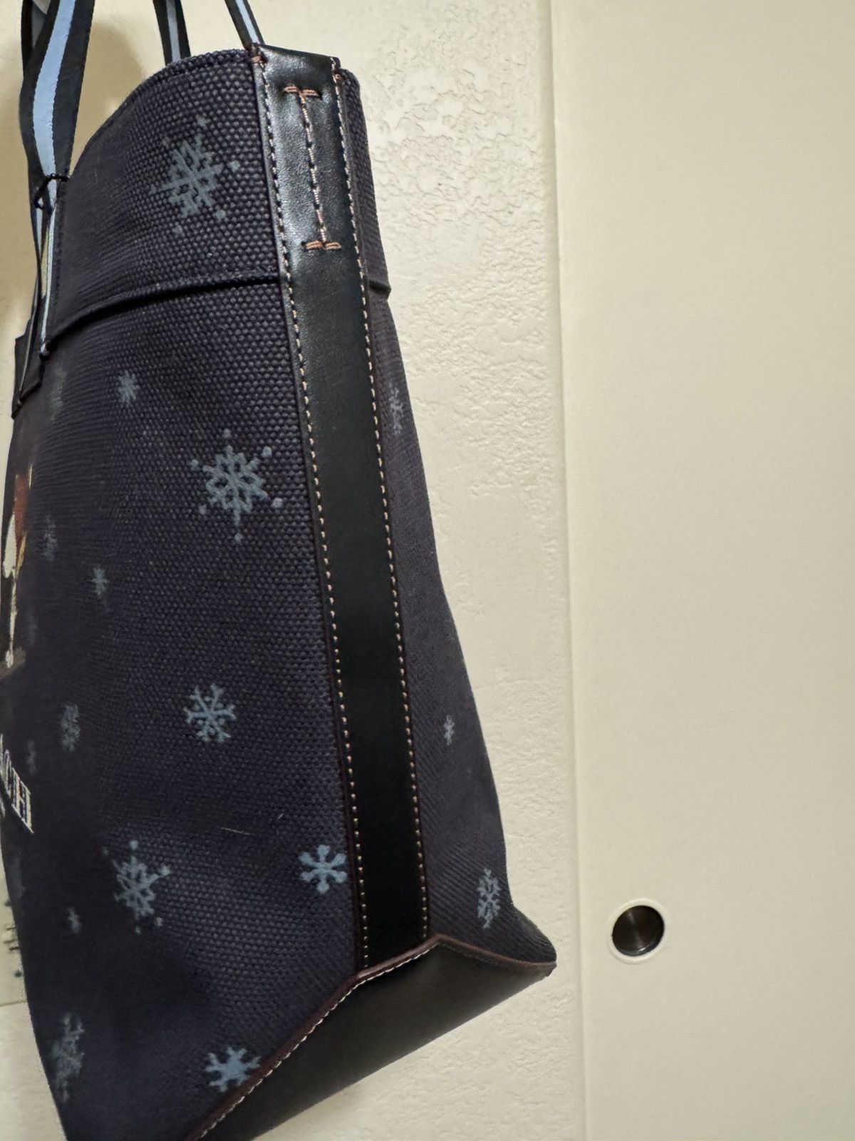 Coach NWT Coach CE632 X Peanuts Large Tote 38 With Snoopy Ski Size ONE SIZE - 15 Thumbnail