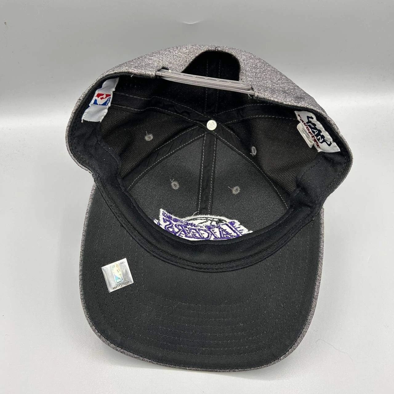 Other Los Angeles LA Lakers Hat Embroidered Fan Favorite Snap Back Size ONE SIZE - 2 Thumbnail