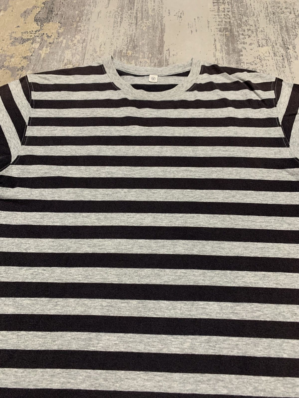 Japanese Brand VINTAGE UNIQLO STRIPED DESIGN TEE Size US M / EU 48-50 / 2 - 2 Thumbnail