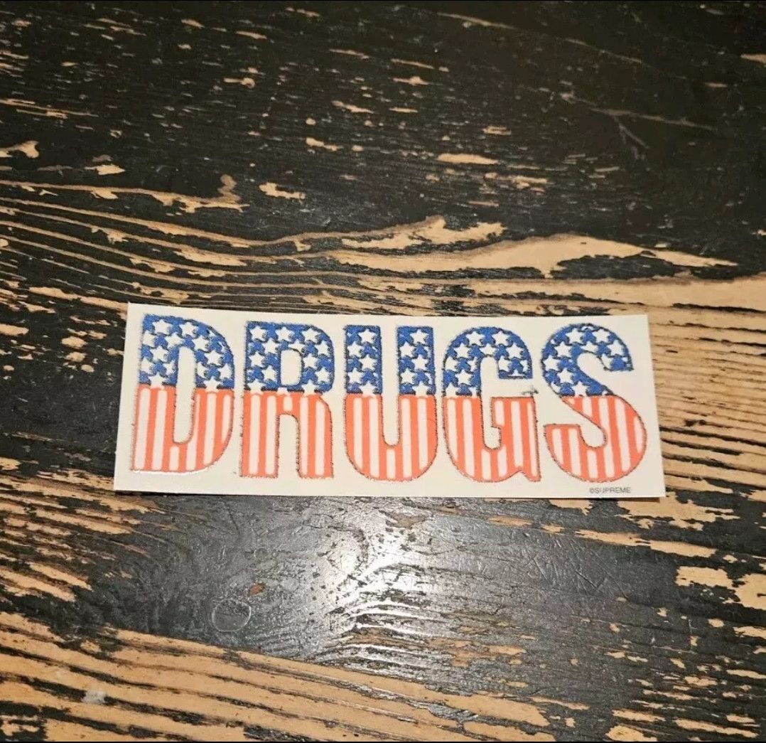 Supreme DRUGS Sticker FW24 SEASON OPENING + FREE SURPRISE