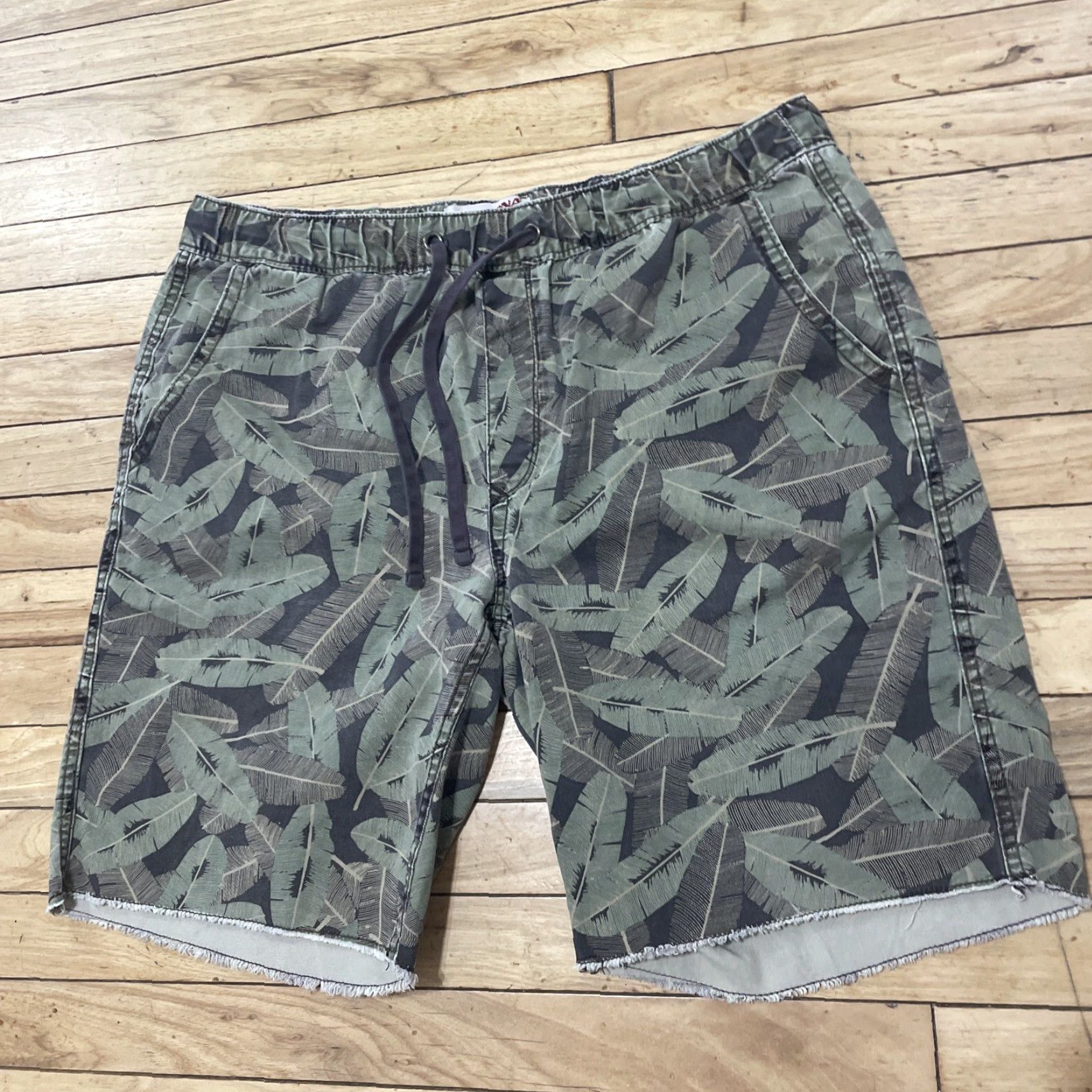 Vintage VINTAGE ARIZONA Jeans Raw Hem y2k Shorts Mens 36x9 Floral Green Drawstring Grunge Tear Size US 36 / EU 52 - 2 Thumbnail