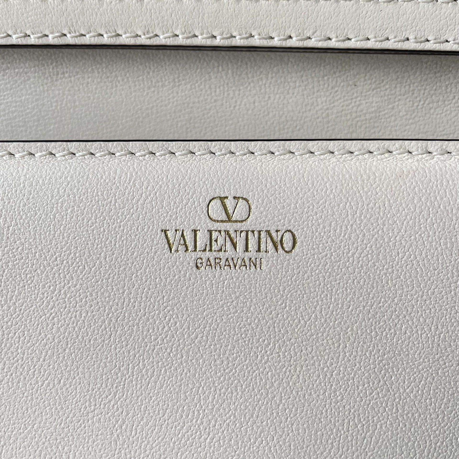 Valentino Valentino Locò Ivory Leather 98 New No Strap Size ONE SIZE - 8 Thumbnail