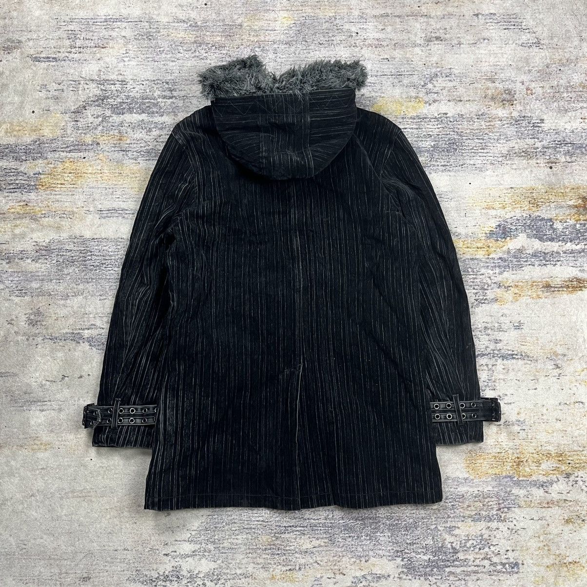 In The Attic In the attic trim fur parka bondage parka jacket vkei style Size US L / EU 52-54 / 3 - 2 Thumbnail