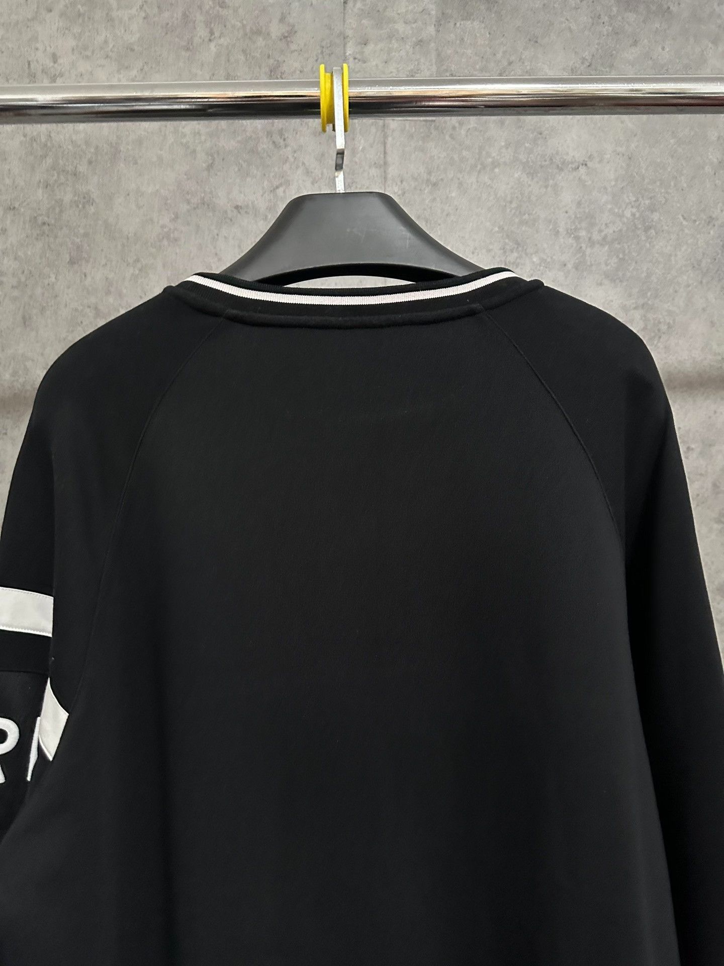Givenchy Givenchy Embroidered Logo Long Sleeve Crewneck Sweatshirt Size US L / EU 52-54 / 3 - 5 Thumbnail